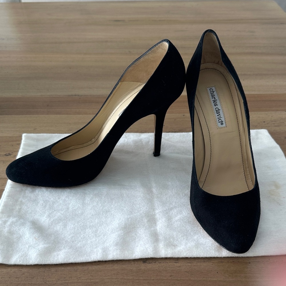Charles David suede leather black pumps